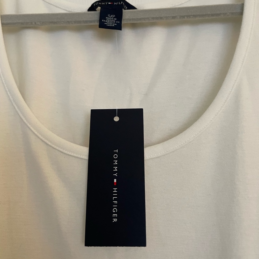 Tommy Hilfiger sleeveless dress with pockets. Size M. Never worn.